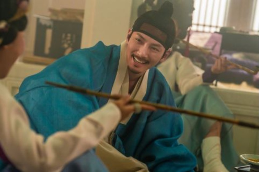 池昌旭演繹舊版電影中由裴勇俊扮演之風流才子趙元。