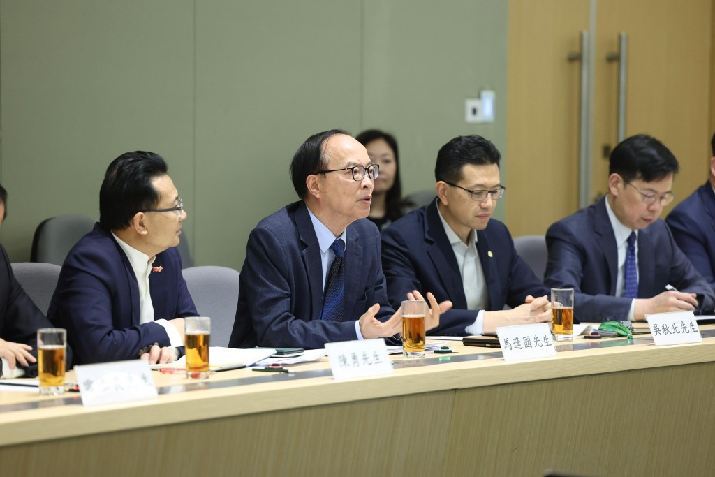 座談會就制定首份香港五年規劃進行交流。李家超fb