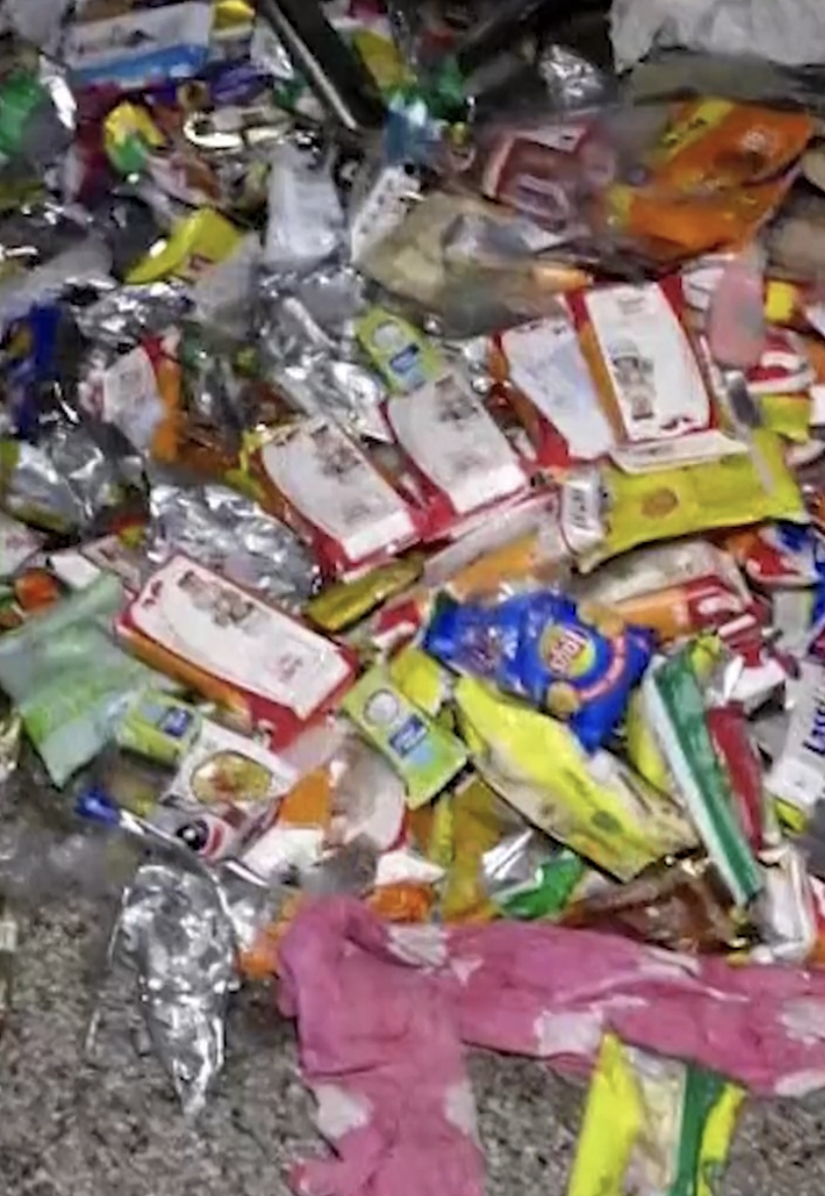 印度母子3年不出门，屋内遍地垃圾。 网上图片