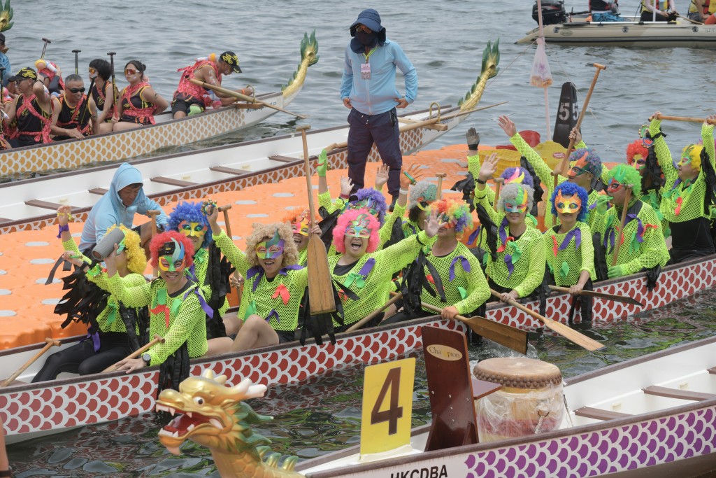 香港国际龙舟邀请赛，一众选手齐齐Cosplay参赛 。资料图片
