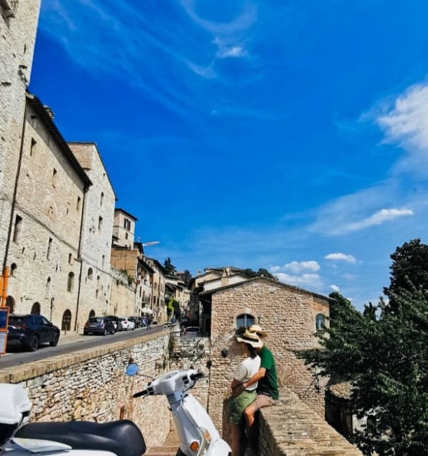 李嘉欣同老公許晉亨有影皆雙。fb