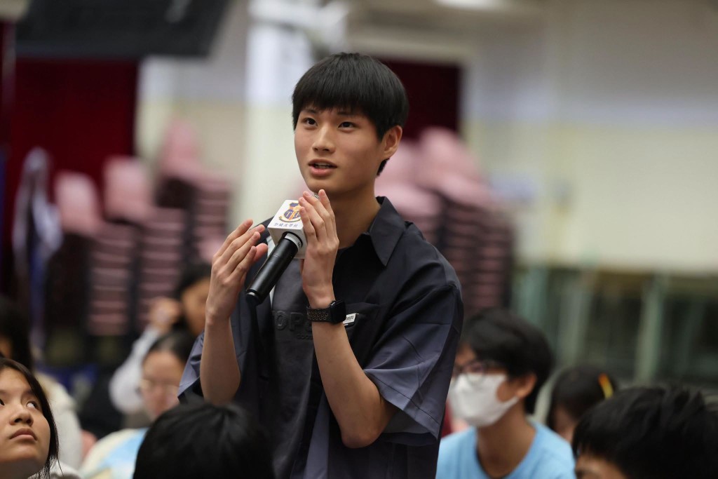 同學們踴躍提問，展現出對律師專業、香港法律制度及國家法治發展的濃厚興趣。