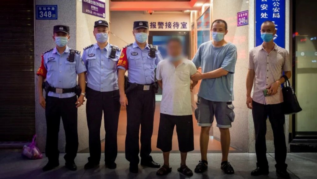男子迅即被警方拘捕。