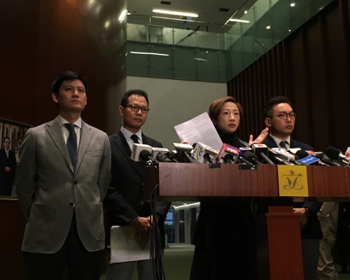 公民黨法律界議員郭榮鏗認為對於損害國歌尊嚴是抽象、主觀概念,認為易令市民墮法網。