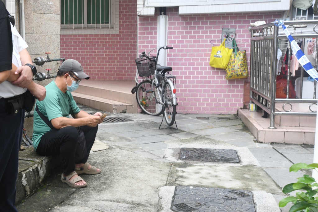 绿衣者为祖堂村屋打理人。