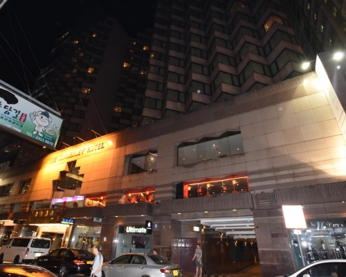 現場為金巴利道28號一間酒店。