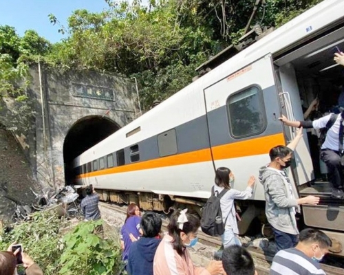 台鐵太魯閣號4月2日的出軌事故共造成49人罹難。