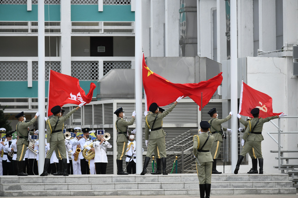 大會為悼念前國家主席江澤民逝世，之後國旗與區旗下半旗。黃頌偉攝