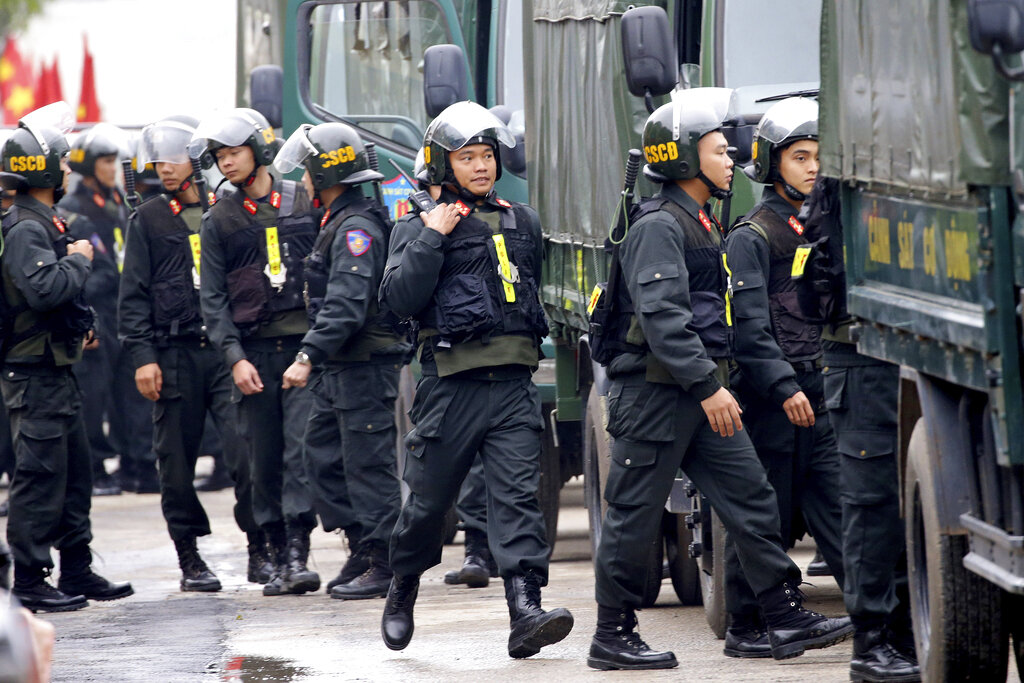 金正恩將會抵達的同登火車站已經關閉，附近有幾百名武裝人員駐守。AP