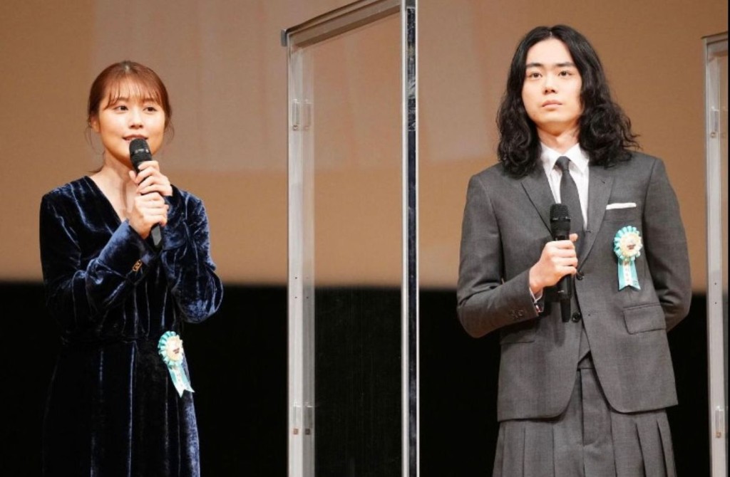 菅田将晖与拍档有村架纯封帝夺后。