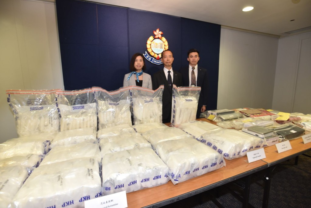警方檢獲大量可卡因及K仔。楊偉亨攝