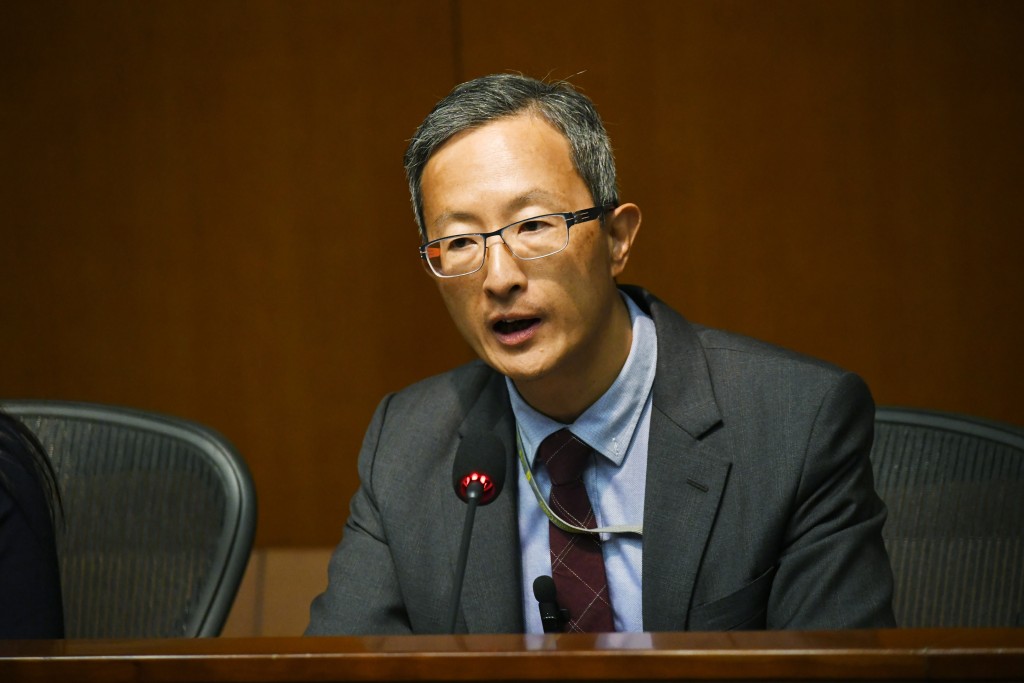醫療衞生界林哲玄指出,追尋學生輕生原因時或會對家長造成二次傷害。 醫療衞生界林哲玄指出,追尋學生輕生原因時或會對家長造成二次傷害。