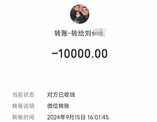 孩子母親黃女士說丈夫游手好閒很少去上班，經常轉錢給丈夫。