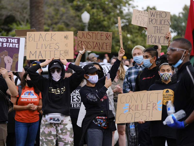 洛杉磯繼續有示威者上街。AP
