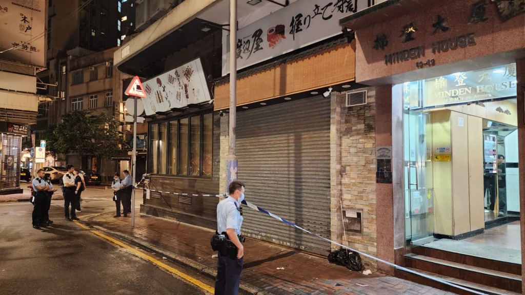 警員接報後趕至現場調查。黎志偉攝 警員接報後趕至現場調查。黎志偉攝