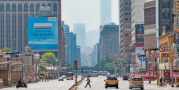 台灣租金較香港便宜，學生可考慮和同學在大學附近合資租單位居住。