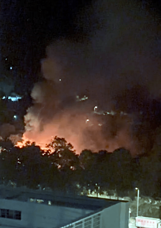 鐵皮屋火光熊熊。fb：清河邨 & 祥龍圍邨