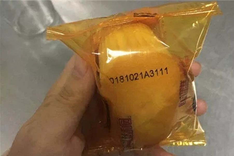 家長揭發蛋糕已過期個多月。網圖