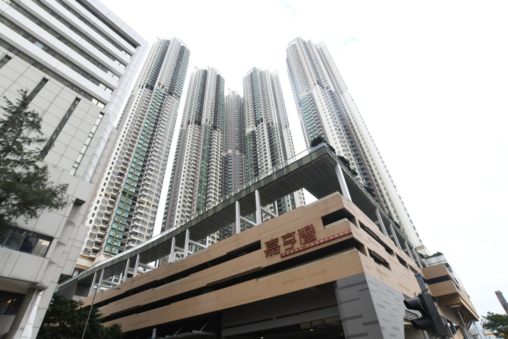 西灣河嘉亨灣1座低層G室,面積約499方呎,屬2房間隔,買家輕微議價後以990萬元成交。 西灣河嘉亨灣1座低層G室,面積約499方呎,屬2房間隔,買家輕微議價後以990萬元成交。