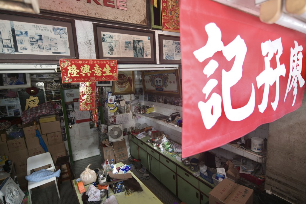 百年老店“廖孖记”近日陷食安风波，瓶装腐乳菌量超标，宣布结业。陈浩元摄