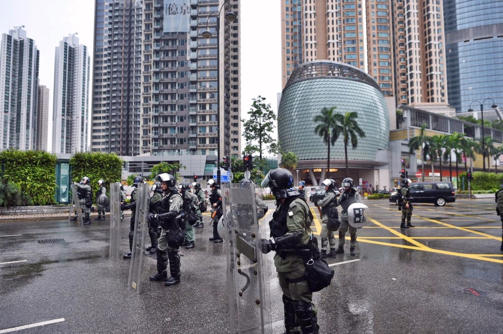 防暴警察增派楊屋道戒備