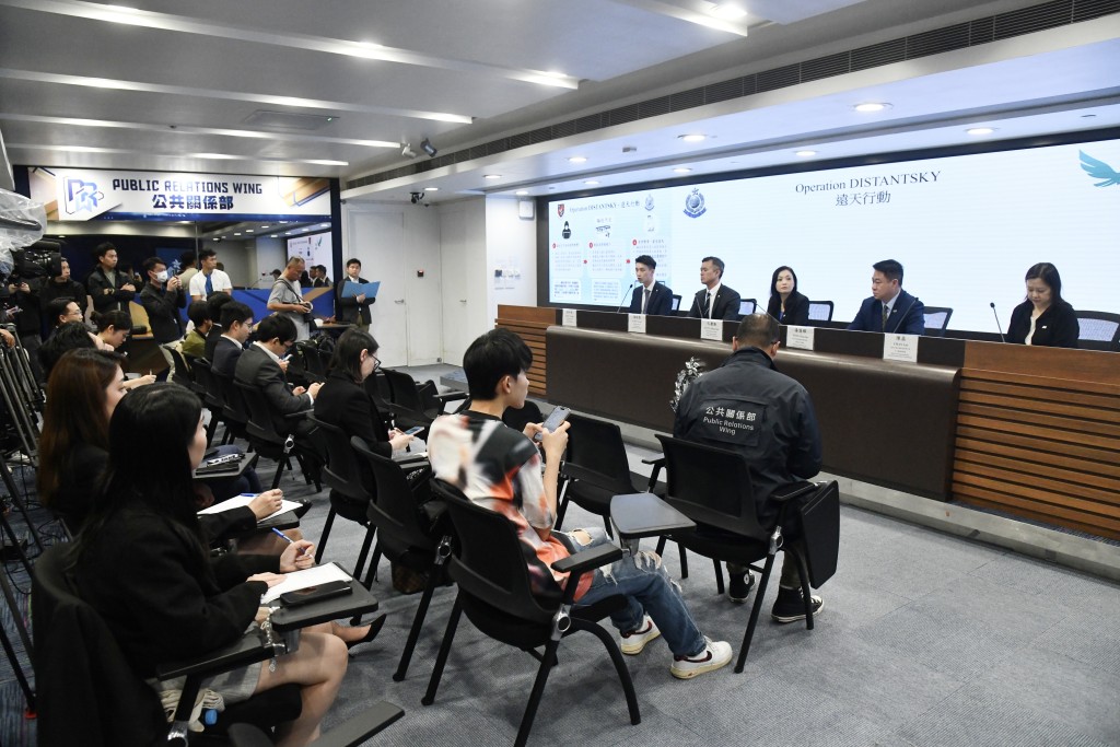 警方商業罪案調查科與證監會合作展開代號「遠天」行動,偵破大型釣魚詐騙案。徐裕民攝 警方商業罪案調查科與證監會合作展開代號「遠天」行動,偵破大型釣魚詐騙案。徐裕民攝
