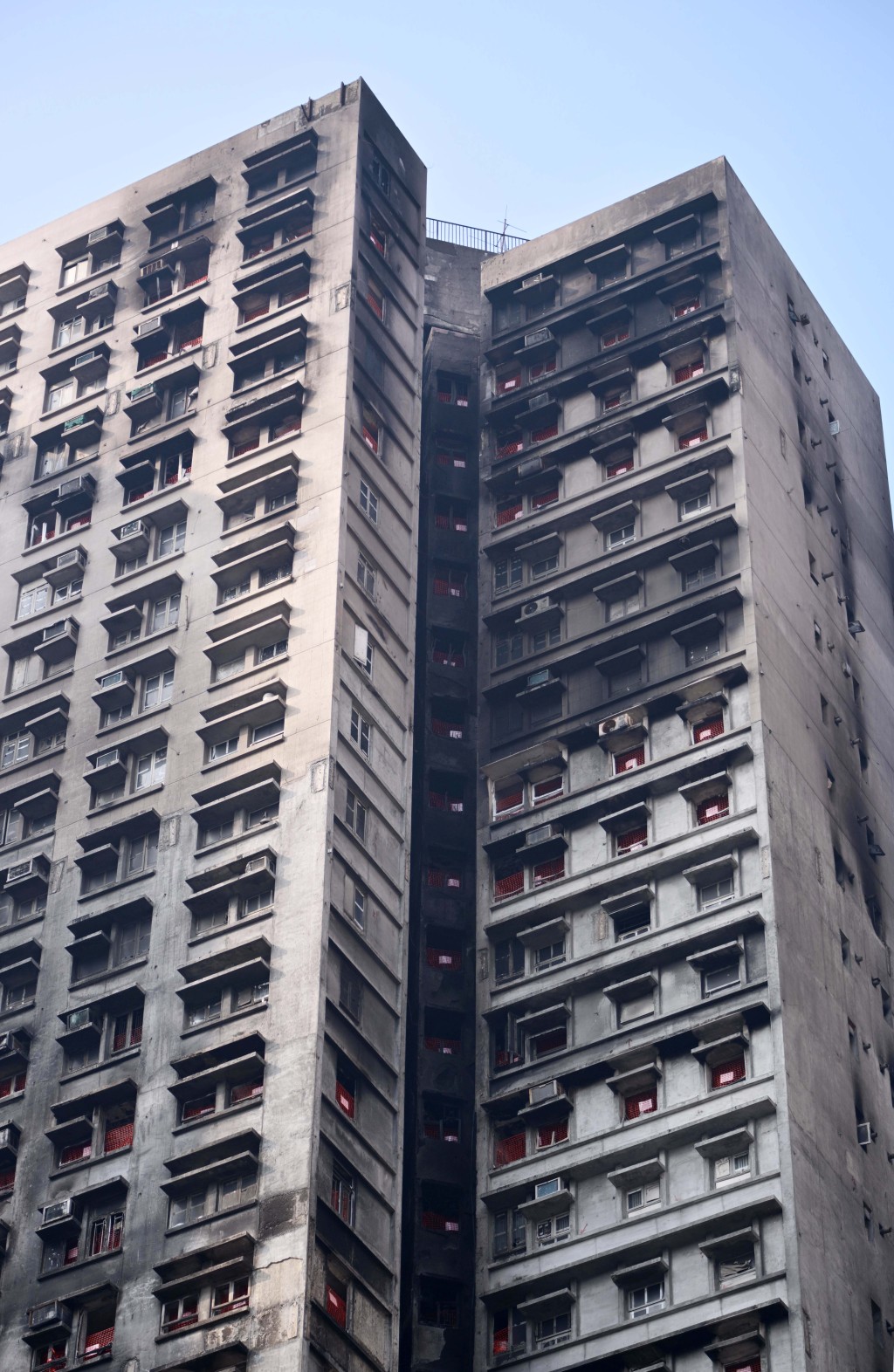 宏福苑去年五級大火中嚴重焚毀。資料圖片 宏福苑去年五級大火中嚴重焚毀。資料圖片