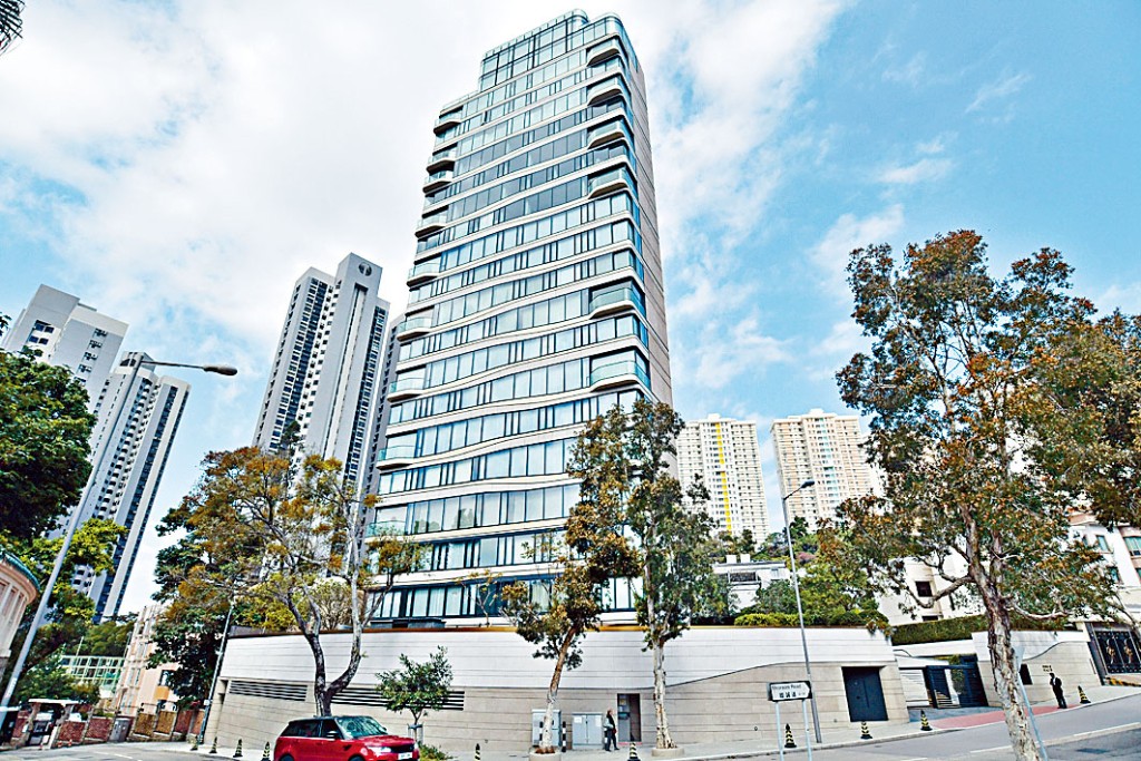 渣甸山皇第以招標形式連售2伙，呎價7.7萬，同創項目新高。