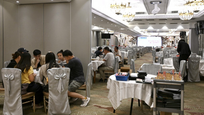 食環署近日向不少食肆持牌人發信。資料圖片 食環署近日向不少食肆持牌人發信。資料圖片