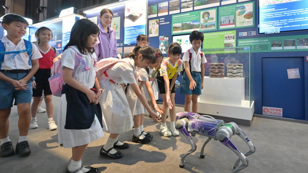 逾百青少年完成保安局培訓 獲委國安大使 部分任國安展廳導賞員