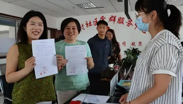 申請者不分男女。海報新聞 申請者不分男女。海報新聞