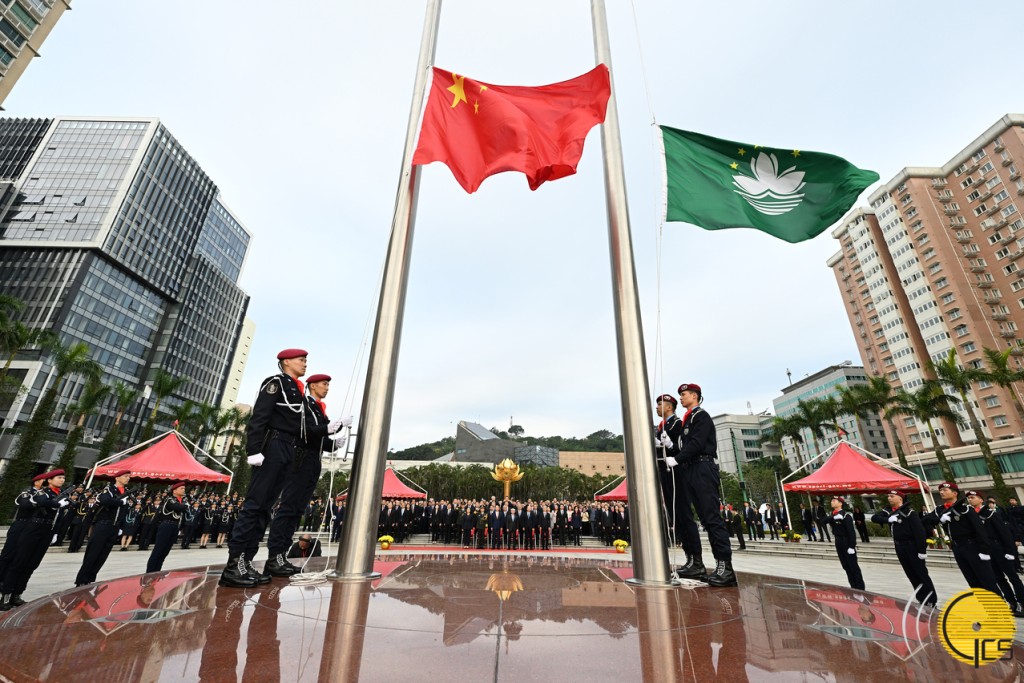 升旗儀式莊重嚴肅。澳門政府新聞局圖片