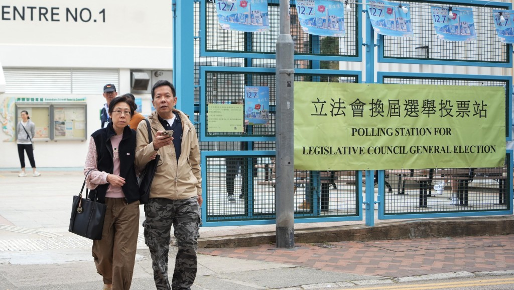 立法會選舉2025︱聘票站公務員花2.36億元 何君堯嫌太貴「不如請義工」 政制局：如臨時「甩底」影響很大
