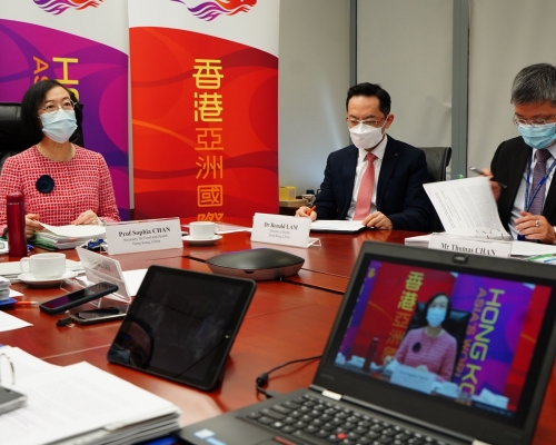 陳肇始線上出席會議。政府新聞處圖片
