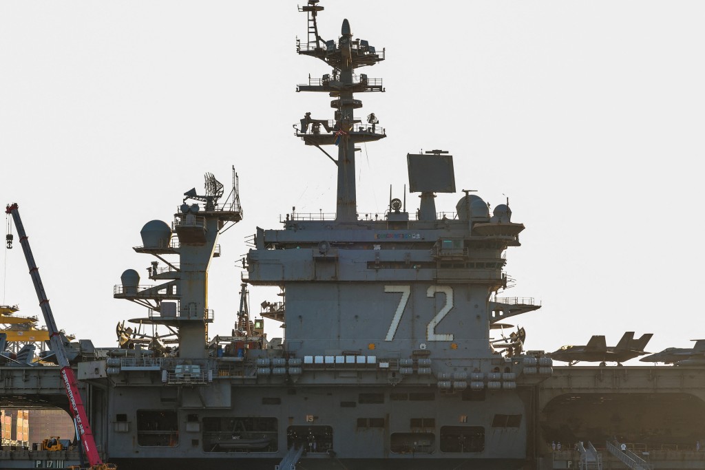 美軍航空母艦林肯號被傳媒發現艦身嚴重鏽蝕。路透社