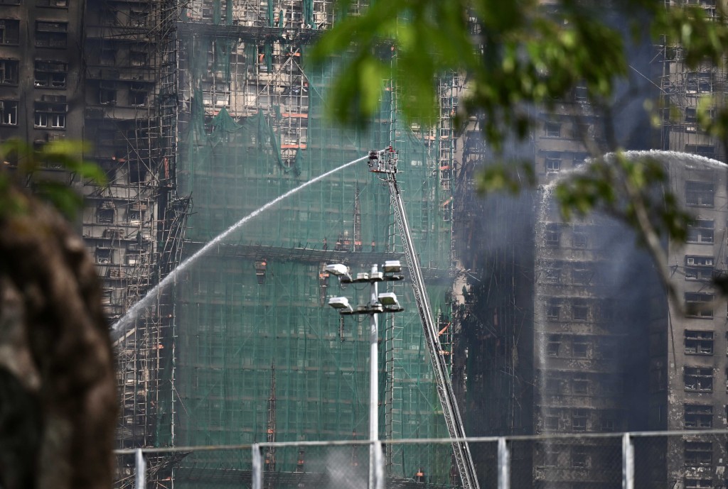 宏福苑有7座大廈被焚毀,只有一座大廈沒有被波及。蘇正謙攝 宏福苑有7座大廈被焚毀,只有一座大廈沒有被波及。蘇正謙攝