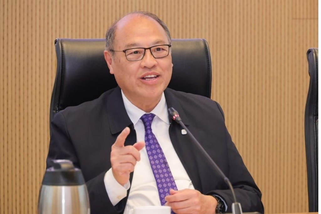理大校董會主席林大輝博士致歡迎辭。
