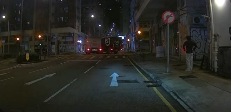 兩車相撞。fb 車cam L（香港群組）  