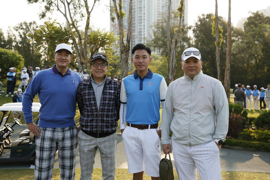 （左起）邓梓峰、姜大卫、张頴康及麦兆辉参与东华高球慈善赛。