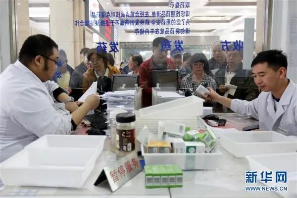 內地多名京滬醫學專家，質疑集採藥質量及療效。新華社