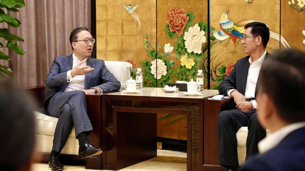 律政司林定國( 左 )率領的代表團拜訪廣東省副省長王志忠,商粵港澳大灣區律師執業考試恆常化。林定國FB