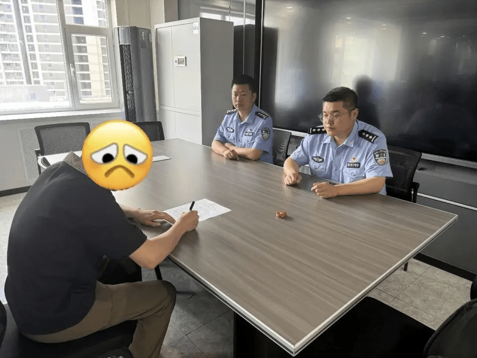 嫌疑人被抓。
