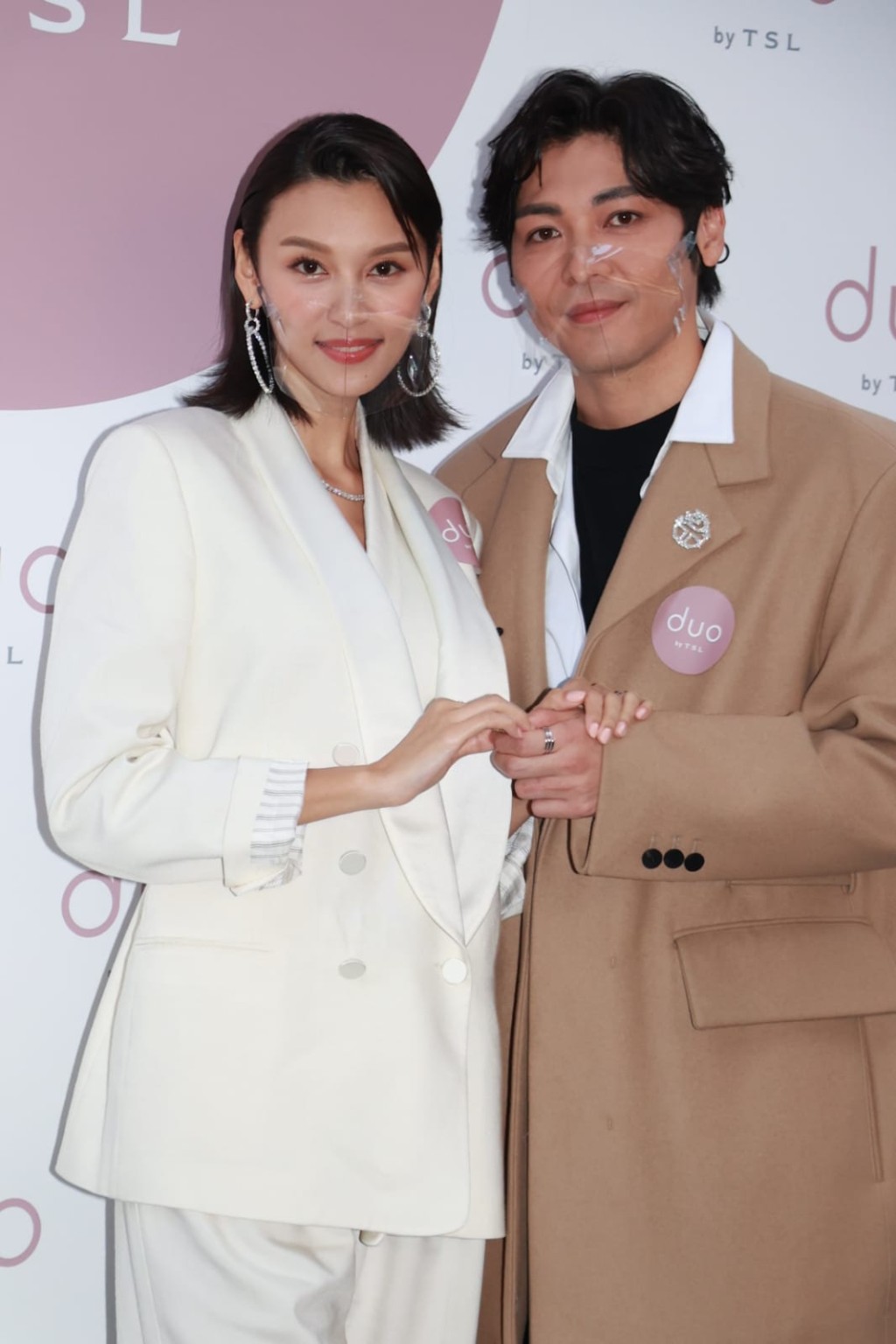 本月是兩人的結婚一周年紀念。