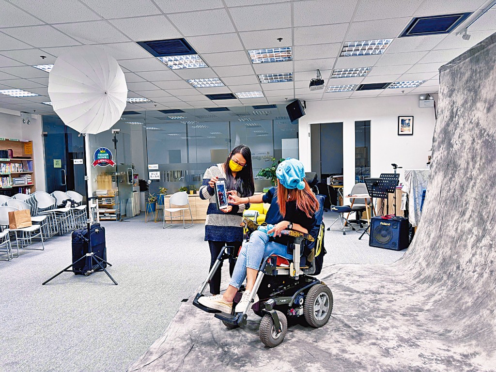 團隊盼陪伴被拍攝者回顧人生。