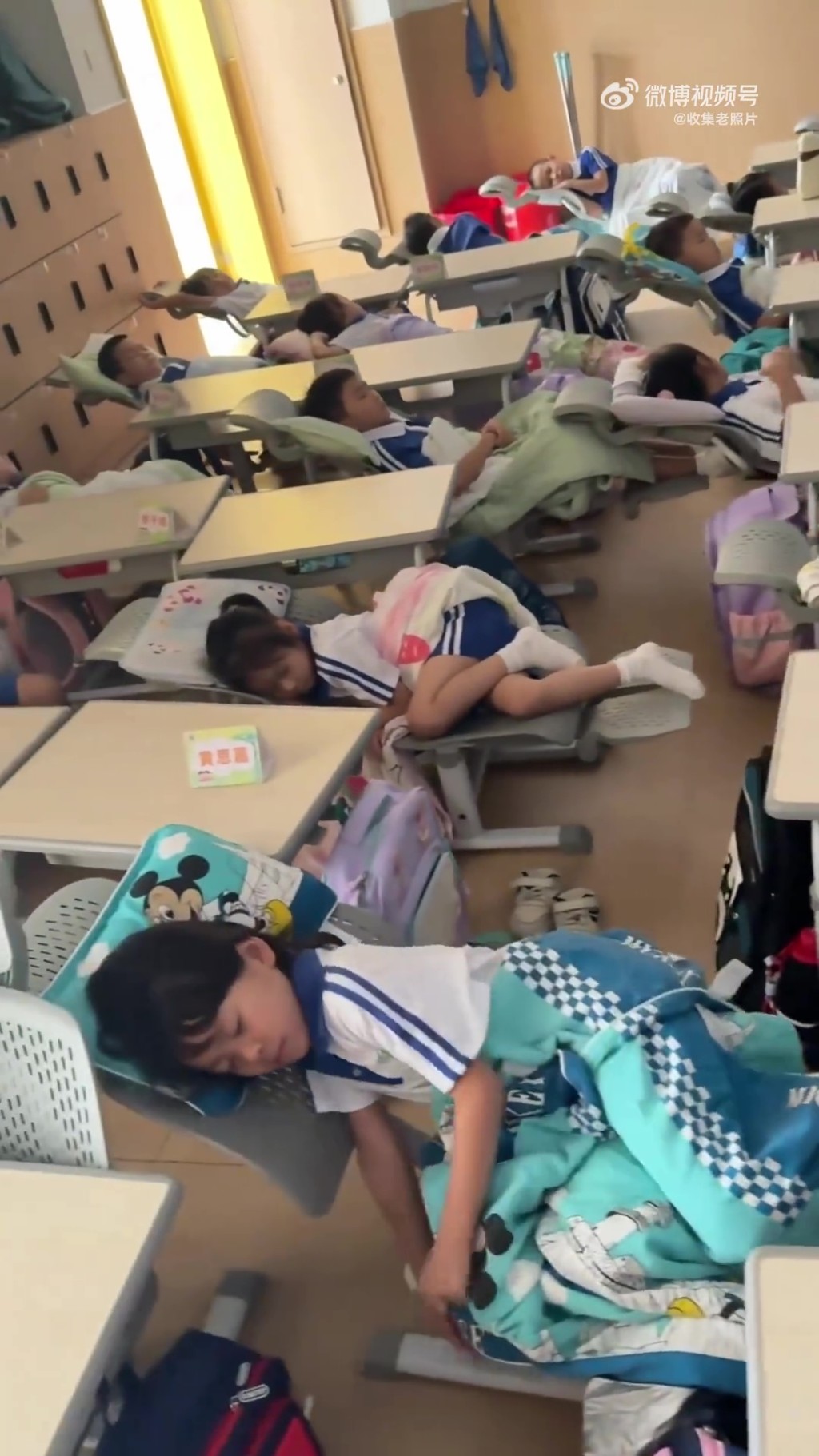 深圳小学配备人体工学午睡椅。 微博 深圳小学配备人体工学午睡椅。 微博