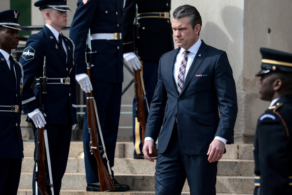 安薩里批評赫格塞斯在總統特朗普對伊朗發動的「非法戰爭」中扮演共謀角色。路透社