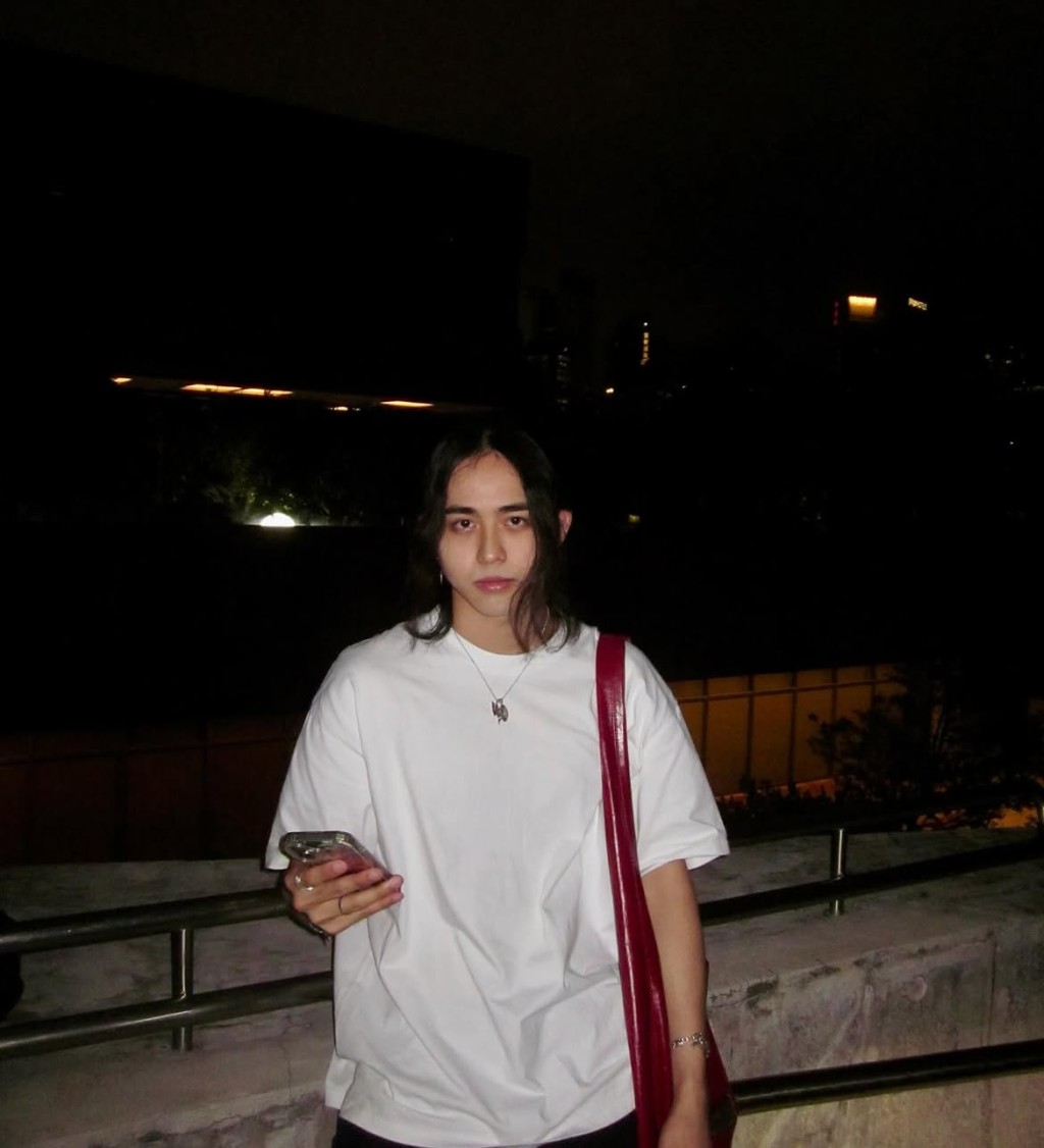 ilys鄭永智今年25歲,比WinWin細5歲。 ilys鄭永智今年25歲,比WinWin細5歲。