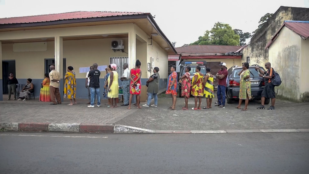 中非小國赤道幾內亞上周舉行大選市民排隊投票。AP