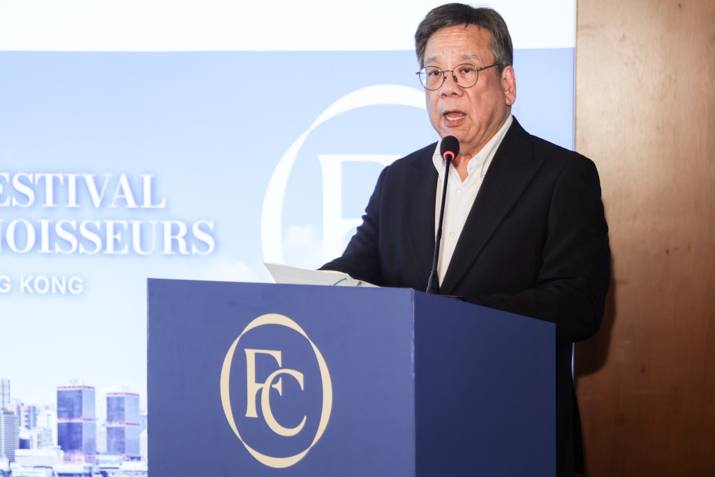 商務及經濟發展局局長丘應樺表示,此活動是本年度財政預算案向該局撥款1億港元計劃下,首個獲得支持的大型展覽項目。 商務及經濟發展局局長丘應樺表示,此活動是本年度財政預算案向該局撥款1億港元計劃下,首個獲得支持的大型展覽項目。