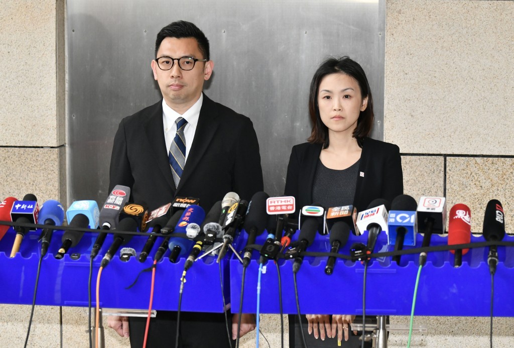 新界北總區高級警司（刑事）鄧翊几（左）及廉政公署執行處首席調查主任羅貝雯（右）。盧江球攝